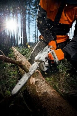 Stihl MS 201 C-M Moottorisaha -Petzl Kauppa ms201cm action iv