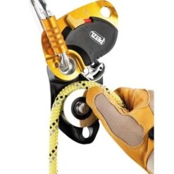 Petzl Pro Traxion Taljapyörä 7 Petzl Pro Traxion Taljapyörä -Petzl Kauppa p51a pro traxion tyokoydella 2